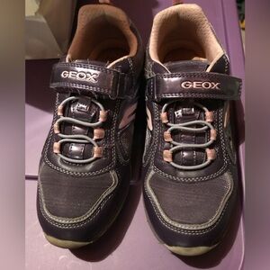 Size 34 (US 2.5-3) girls Geox shoes